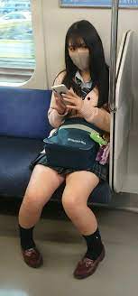 画像】間違いを犯してしまいそうになる電車内女子高生の写真 | JKちゃんねる|女子高生画像サイト