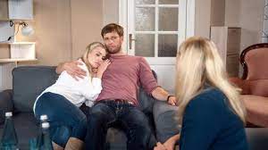 Weil sie wegen des kaufs ihrer hotelanteile kein geld beisteuern kann, fürchtet sie ein. Bilder Amelies Und Gregors Affare Rote Rosen Ard Das Erste