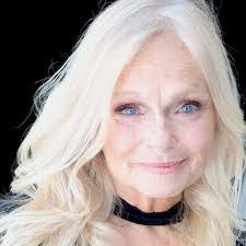 Linda Day's Instagram, Twitter & Facebook