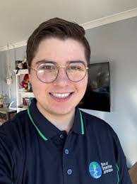 Luke Ash's Instagram, Twitter & Facebook