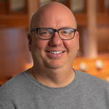 Jen Rowland's Instagram, Twitter & Facebook