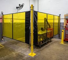 High Quality PVC Mobile Welding Screens - Retractable & Roll ...