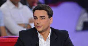 Julian bugier, journaliste et présentateur travaillant pour france 2, est le fier papa de deux enfants, lucien et gabrielle. Julian Bugier Papa Pris De Remords Son Gros Regret A La Naissance De Sa Fille Purepeople