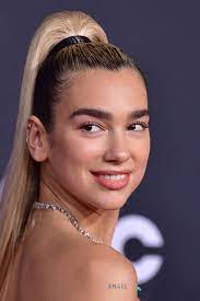 Jun 29, 2021 · dua lipa würde wirklich gerne ein filmstar sein. Wir Hatten Sie Fast Nicht Erkannt Dua Lipa Tragt Jetzt Dunkle Haare Und Pony Haar Styling Haare Dunkler Farben Dua