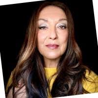 Sandy Alves's Instagram, Twitter & Facebook