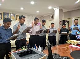 Context sentences for pembantu in english. Seramai 7 Orang Pembantu Awam Jabatan Kerja Raya Melaka Facebook