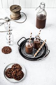 Lait D Amande Au Chocolat Boisson Saine Et Gourmande Recette En 2020 Lait D Amande Tout Chocolat Chocolat