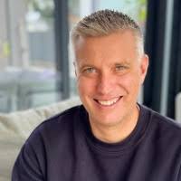 1400+ "'snedden" profiles