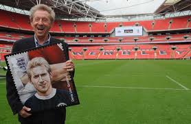Manchester united football legends denis law, bobby charlton and george best. Manchester United Legend Denis Law Made Cbe In New Year Honours After Storied Career Mirror Online