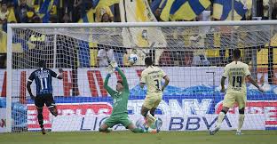 Las águilas, aún con el invicto en el estadio azteca, buscarán meterse a los cuatro primeros peldaños de la tabla general, cuando reciban a gallos blancos. La Maldicion De Ochoa Vuelve A Hacer De Las Suyas En El America