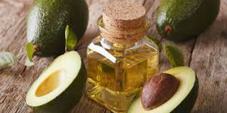 Vous tombez bien, car nous vous avons concocté dix soins plus nourrissants les uns que les autres, afin de chouchouter la pointe de vos cheveux et de leur redonner vie pour rayonner sur toutes vos photos en cette fin. 4 Masques Naturels Pour Sublimer Vos Cheveux Secs Bio A La Une