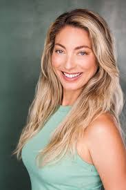 Betsy Cox's Instagram, Twitter & Facebook