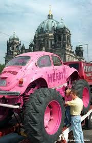 Big Foot Heisst Die Auto Show Die Ende August 1992 Auf Dem Berliner Marx Engels Platz Veranstaltet Wird Auf Grossen Fuss Vw Kafer Volkswagen Kafer Volkswagen