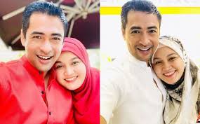 Sheikh muszaphar shukor al masrie bin sheikh mustapha (27 temmuz 1972 doğumlu) malezyalı bir ortopedi cerrahı ve ilk malezyalı astronot. Dia Adalah Pelajar Saya Yang Dr Sheikh Muszaphar Kenang Kenangan Manis Bertemu Isteri Sempena Ulang Tahun Perkahwinan Gempak