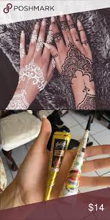 Black And White Henna One Black One White Henna Cone White Henna Is Not Like Regular Henna Does Not Smudges Into The Skin Instead Creates A Layer Of Henna Henna Designs Henna Tattoo