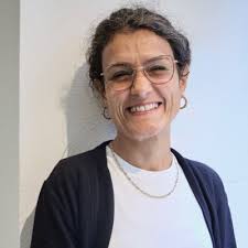 🇬🇧 The UK government supports me as a wife, not a worker. In 2024, the UK  raised the minimum salary threshold for skilled worker visas to: 💼 £30,960  (under 30) 💼 £38,700 (over 30) For many…