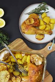 Zitronen Knoblauch Hahnchen Mit Kartoffeln Dearlicious Huhnerschenkel Rezept Rezepte Zitronen Hahnchen