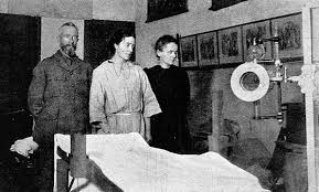 Marie curie was born marya salomee sklodowska (sklaw dawf skah) in poland when that part of the country was under russian rule. El Gran Invento De Marie Curie Openmind