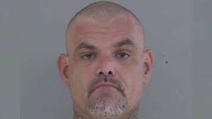 Richard Dearing fue condenado por abusar de una chica que conoció por  internet