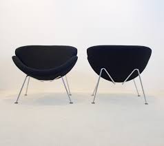 Anyone who sees a group of orange slice chairs cannot fail to be touched by the playfulness of the composition. Pair Of Artifort F437 Orange Slice Chairs By Pierre Paulin 84387