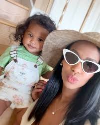 Soon to be big sis 🤍