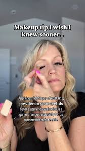 Applying a light layer of 𝐬𝐞𝐭𝐭𝐢𝐧𝐠 𝐩𝐨𝐰𝐝𝐞𝐫 𝐨𝐧 𝐲𝐨𝐮𝐫  𝐞𝐲𝐞𝐥𝐢𝐝𝐬 before applying eyeshadow is a game-changer, especially for  us women with mature skin!, Why does it work?, ✔️ 𝐏𝐫𝐞𝐯𝐞𝐧𝐭𝐬  𝐜𝐫𝐞𝐚𝐬𝐢𝐧𝐠— Perfect for ...
