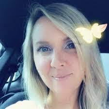 Heidi Cabral's Instagram, Twitter & Facebook