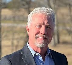 Leslie Rayfield's Instagram, Twitter & Facebook