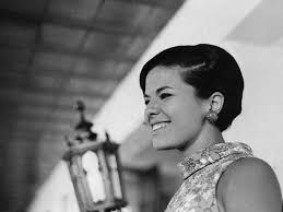 Cantora Brasileira Que Morreu De Overdose Elis Regina Morta Ha 33 Anos Ainda E A Maior Cantora Do Brasil Cultura Estadao Cantores Musicas Mpb Cantor Brasileiro