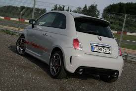 With an interior that's tight for two and a real pinch for three or four, the 500 abarth shouldn't be the choice for. Der Fiat 500 Abarth Im Test Auto Motor At