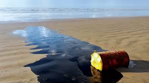 Resultado de imagem para O destino incerto do óleo que atinge o litoral do Nordeste"
