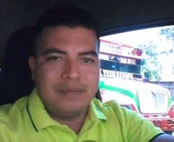 Sergio Mario Loáisiga Carvajal, de 39 años, es el nombre del conductor del  microbús interlocal fallecido la noche del viernes. Según el parte  policial, la brutal colisión entre el microbús placa LE