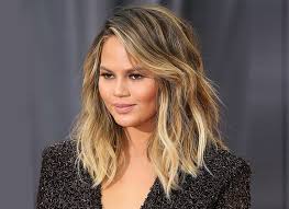 Ecco un bellissimo effetto di scalatura per capelli lunghi. Come Tagliarsi I Capelli Da Sole La Video Lezione Di Salvo Filetti Io Donna