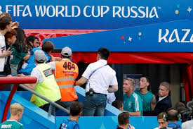 Mesut'un arsenal ile 2021 yılına kadar sözleşmesi bulunuyor. Arsenal Star Mesut Ozil Clashes With Furious Germany Fans After They Crash Out Of World Cup