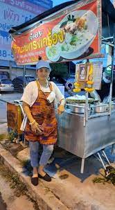 จอย ติตัส ไม่อายจากชีวิตหรูโด่งดัง มาขายข้าวต้มข้างทาง หาเลี้ยงครอบครัว. Nvxh8pwjelc0sm