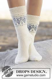 To remove the lint, use a lint brush or roller with masking or transparent tape. Nordic Summer Socks Drops 161 34 Free Knitting Patterns By Drops Design