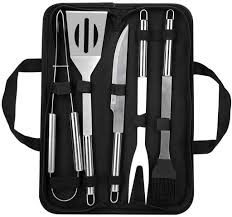 Especially for all the bbq lovers, bbq grill tools set is the next important thing to evaluate after a right griller to showcase their immaculate grilling skills. 5 Teiliges Bbq Grill Set Aus Edelstahl Zange Kaufland De