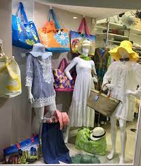 Su shopdisney puoi trovare i prodotti dedicati a cenerentola come il costume, le bambole e il dvd di cenerentola. Cenerentola Moda Baronissi Facebook