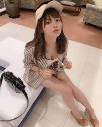 素人画像】おっぱいがある子の谷間見せつけるエロい私服がたまらん | 美巨乳美女図鑑＠素人画像サイト