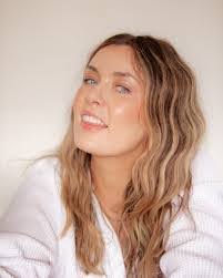 Renae Holliday's Instagram, Twitter & Facebook