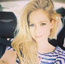 Avril ramona lavigne, мфа (англ.) ˈævrɨl ləˈviːn, мфа (фр.) avˈril laˈviɲ; Pevica Avril Lavin Zabolela Boleznyu Lajma Dosug Womanhit Ru