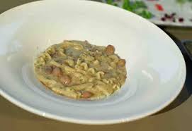 Pulite le cozze, raschiandole con un coltello, eliminando sia la sporcizia che i cirripedi, sciacquatele molto bene con acqua corrente, il. Pasta E Fagioli Con Le Cozze La Ricetta Segreta Di Antonino Cannavacciuolo Voce Di Napoli