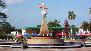 Founded as a small district, batu pahat earned its town status due to the establishments of small and large scale industries dealing in textiles, electronics, etc. Singapore To Batu Pahat Day Trip Transport Attractions Food