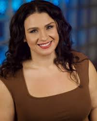 New curly hair #headshots of 2025 thanks to @charleonephotography! I'm kind  of obsessed with these ❤️💪❤️ Excited for all the work to come this  year!#actress #chicago #latinaactress #actor #headshotphotography