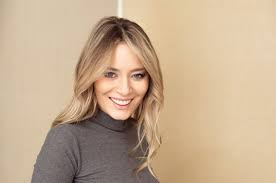 Laura ana cosoi (born 2 january 1982) is a romanian actress and model. Pe Cine Va Avea Laura Cosoi AlÄƒturi Cand Va NaÈ™te Tabu