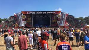 The black cross is a festival with a bizarre mix of motocross, music, stunts, theater, humor and a lot of craziness and spectacle in lichtenvoorde, holland. Line Up Voor Zwarte Cross Is Bijna Compleet Regio8