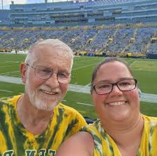 What stretches or exercises can help 7th grade volleyball players with knee  problems?