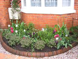 Find out which low maintenance front garden tips really work. Low Maintenance Front Gardens
