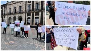 Vecinos de Toluca se manifiestan por escasez de agua, llevan meses sin el  recurso