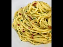 Aglio Olio E Peperoncino A Modo Mio Cucinandomelagodo Youtube Nel 2020 Cibo Etnico Peperoncino Spaghetti
